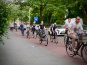 Commuters leaving Utrecht on Amsterdamsestraatweg