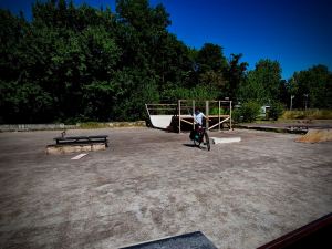 Makeshift skatepark on Kardoes